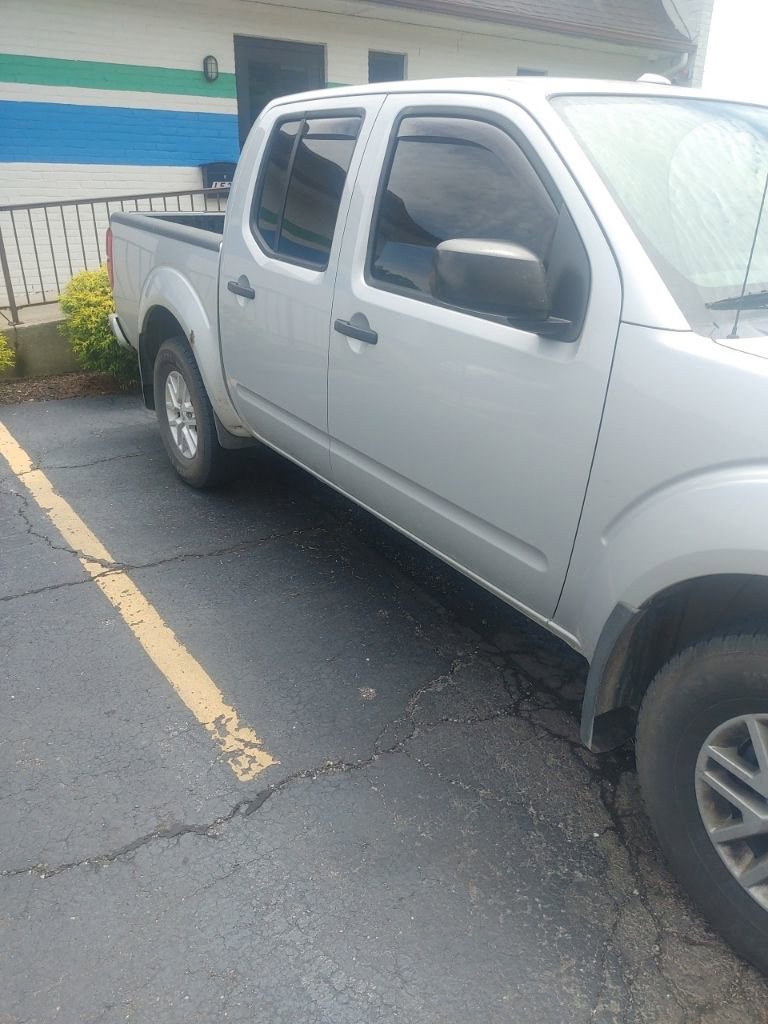 Used 2015 Nissan Frontier SV w/ SV Value Truck Package AWD/4WD image 2