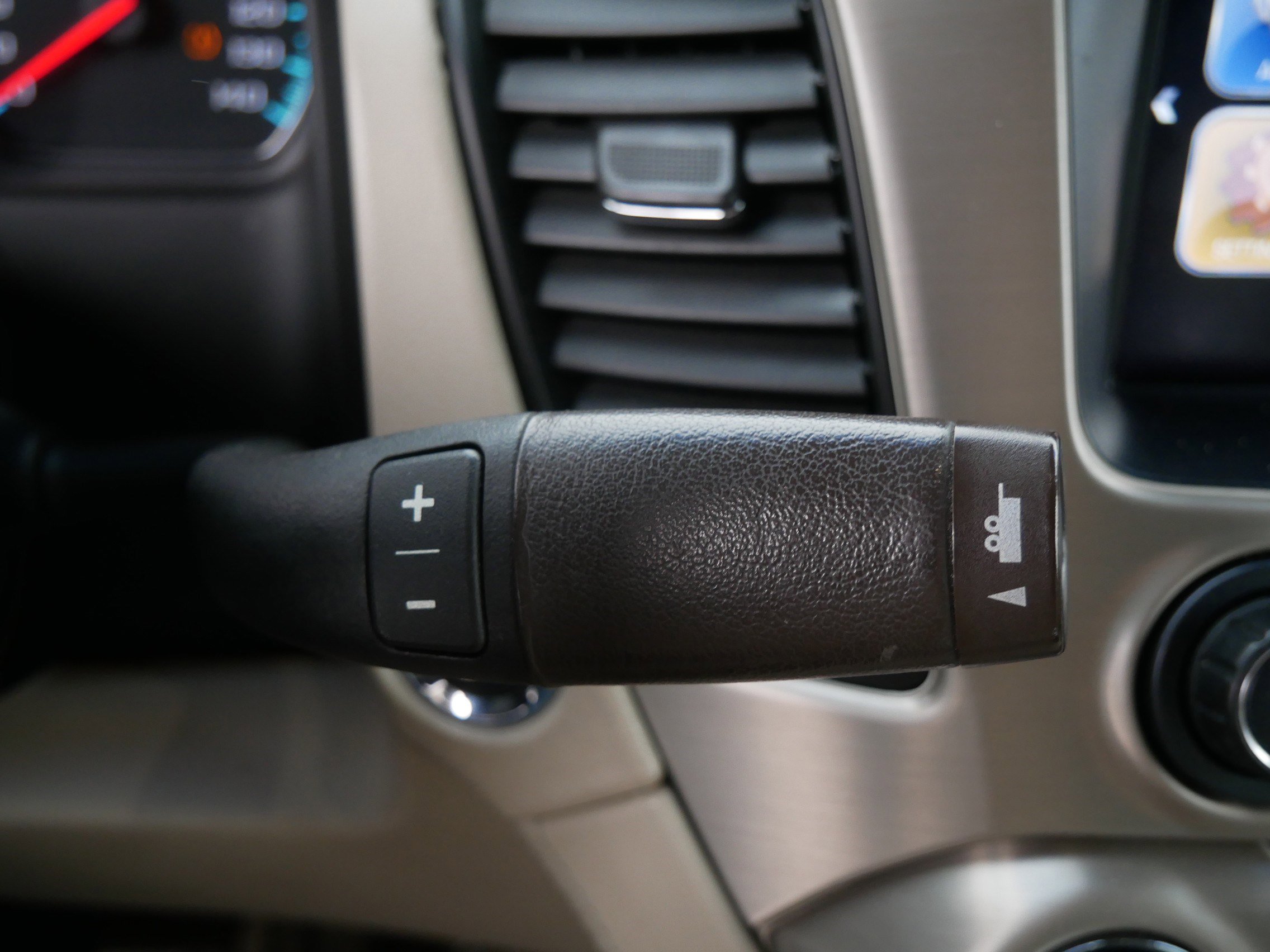 Used 2018 GMC Yukon Denali w/ Enhanced Security Package image 24