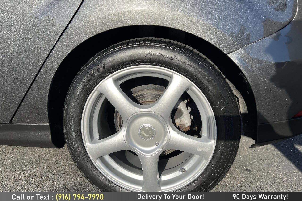 Used 2017 Ford Focus Titanium image 10