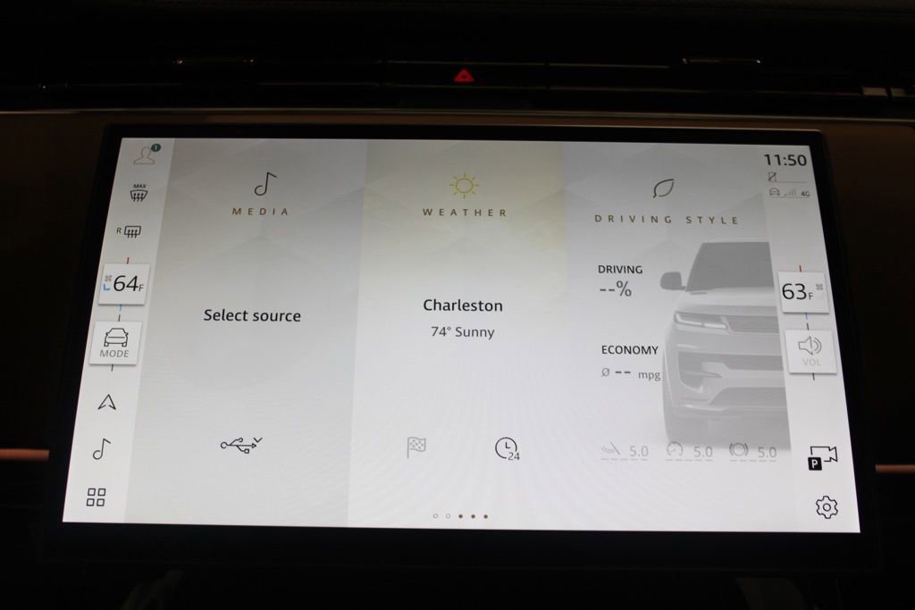 Used 2025 Land Rover Range Rover Sport SE image 26