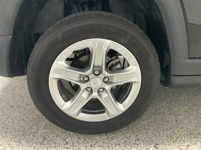 Used 2023 Jeep Compass Latitude image 12