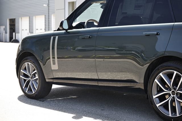 New 2026 Land Rover Range Rover Long Wheelbase SE image 8