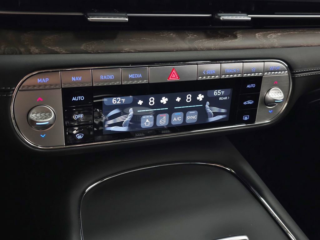 Used 2023 Genesis G90 3.5T AWD/4WD image 36