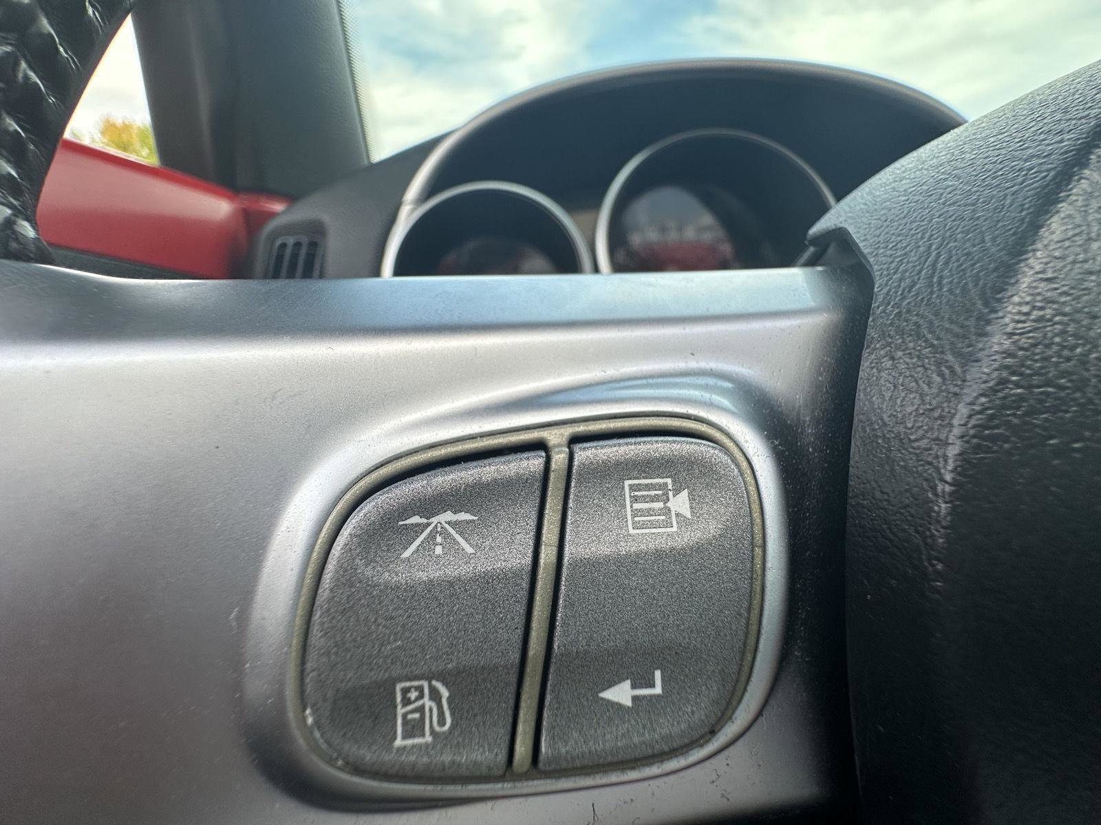 Used 2004 Chevrolet SSR w/ Preferred Equipment Group RWD image 21