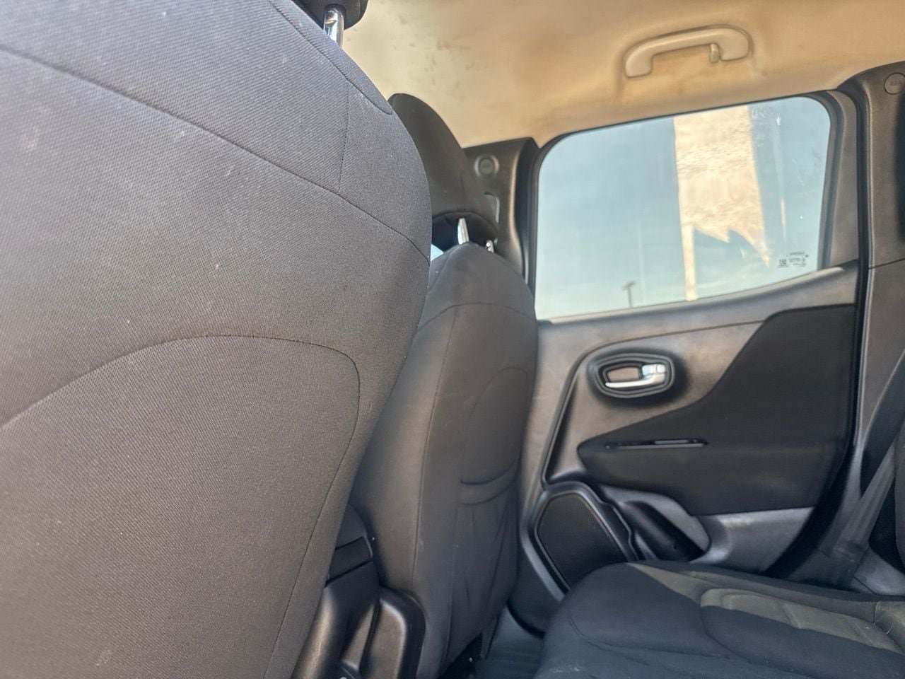 Used 2019 Jeep Renegade Latitude FWD image 33