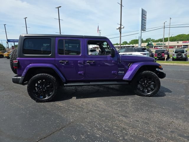 Used 2023 Jeep Wrangler Unlimited Sahara w/ Cold Weather Group AWD/4WD image 7