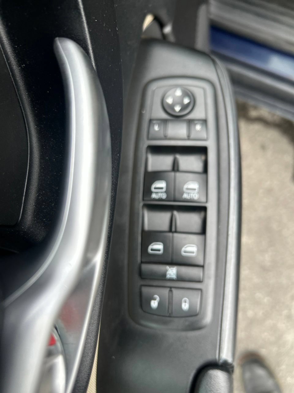 Used 2015 Jeep Cherokee Latitude w/ Comfort/Convenience Group AWD/4WD image 16