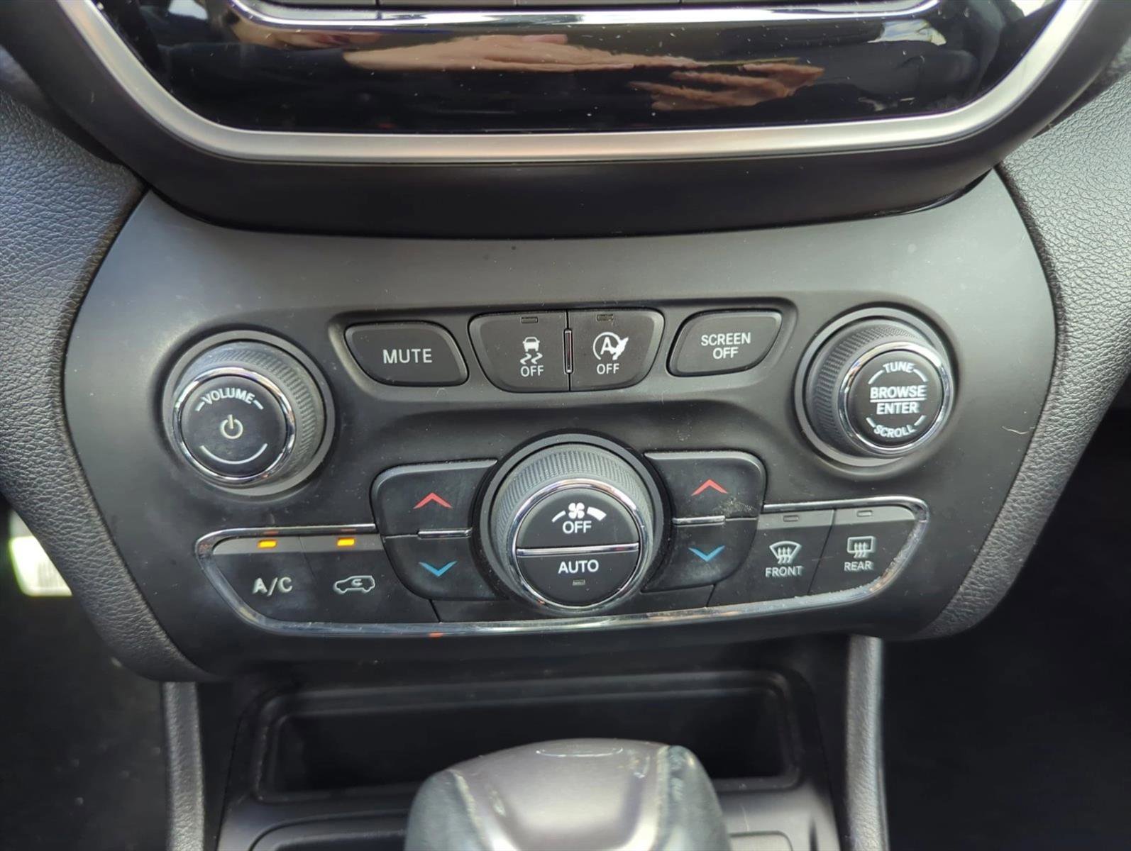 Used 2020 Jeep Cherokee Limited FWD image 8