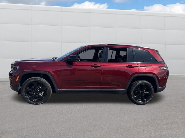 Used 2023 Jeep Grand Cherokee Altitude image 2