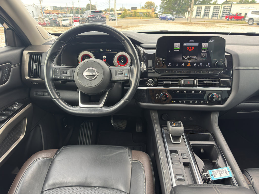 Used 2023 Nissan Pathfinder Platinum image 12