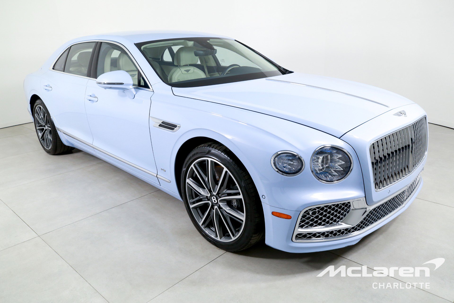 Used 2022 Bentley Flying Spur V8 image 3