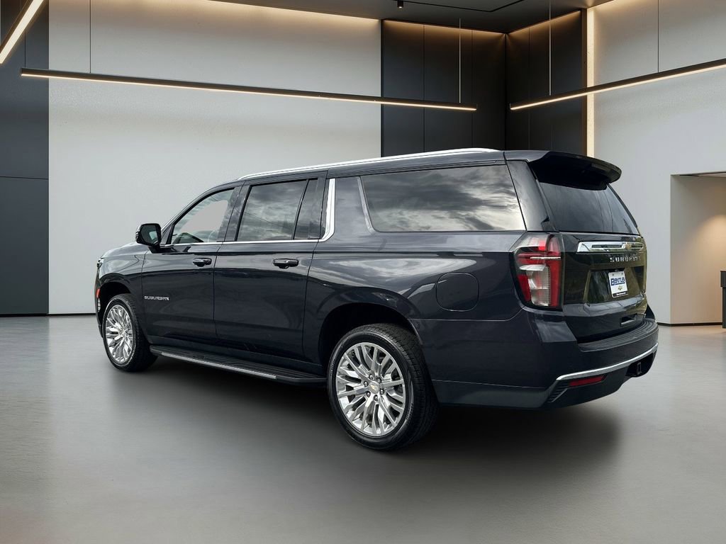Used 2023 Chevrolet Suburban LT w/ Luxury Package AWD/4WD image 3