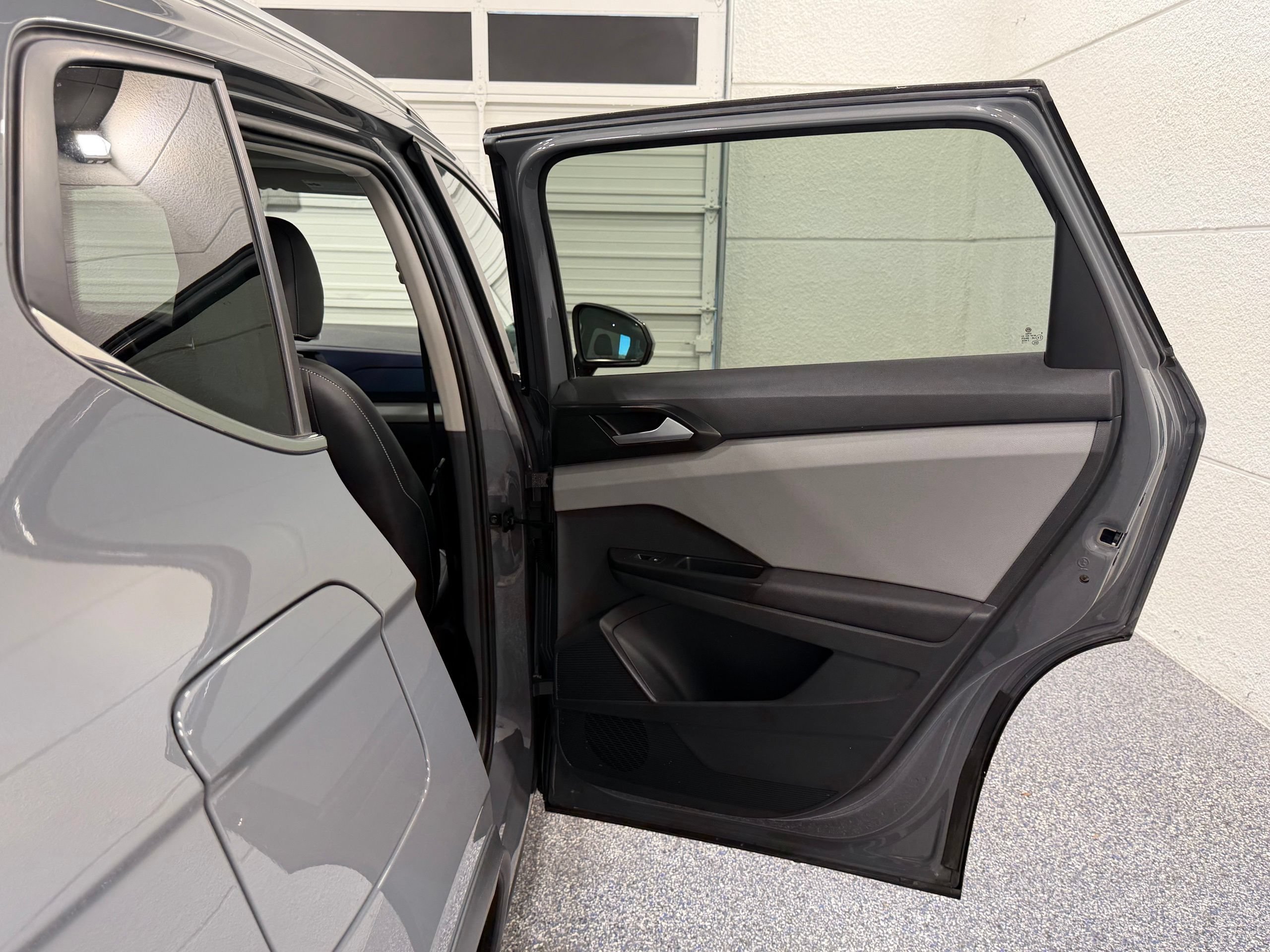 Used 2023 Volkswagen Taos SE w/ Panoramic Sunroof Package FWD image 25