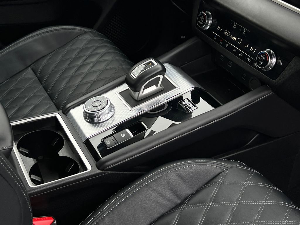 Used 2023 Mitsubishi Outlander SEL image 12