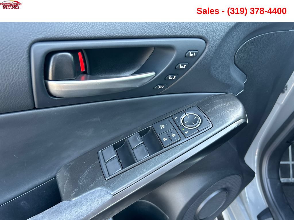 Used 2022 Lexus IS 500 RWD image 11