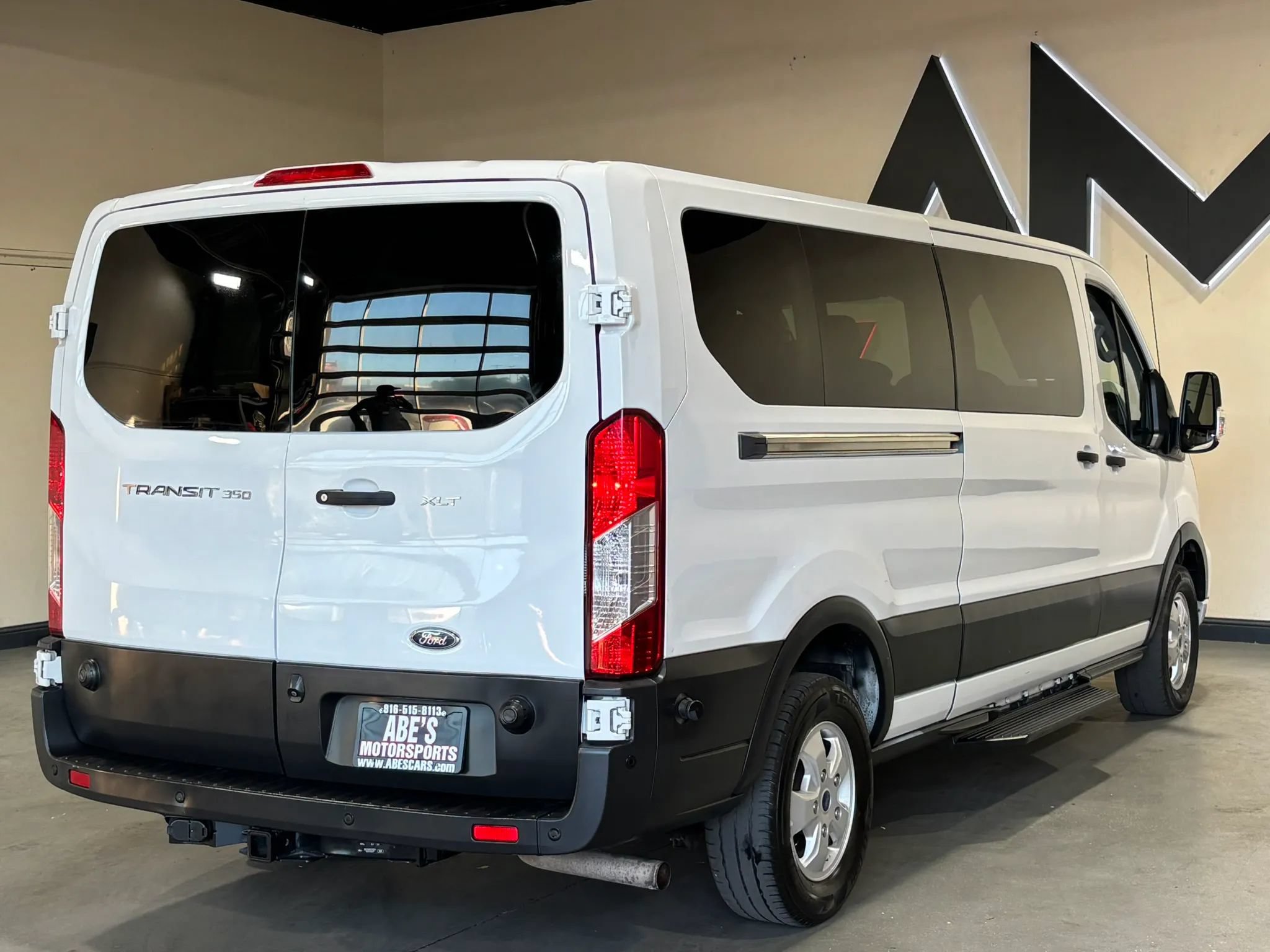 Used 2020 Ford Transit 350 XLT RWD image 4