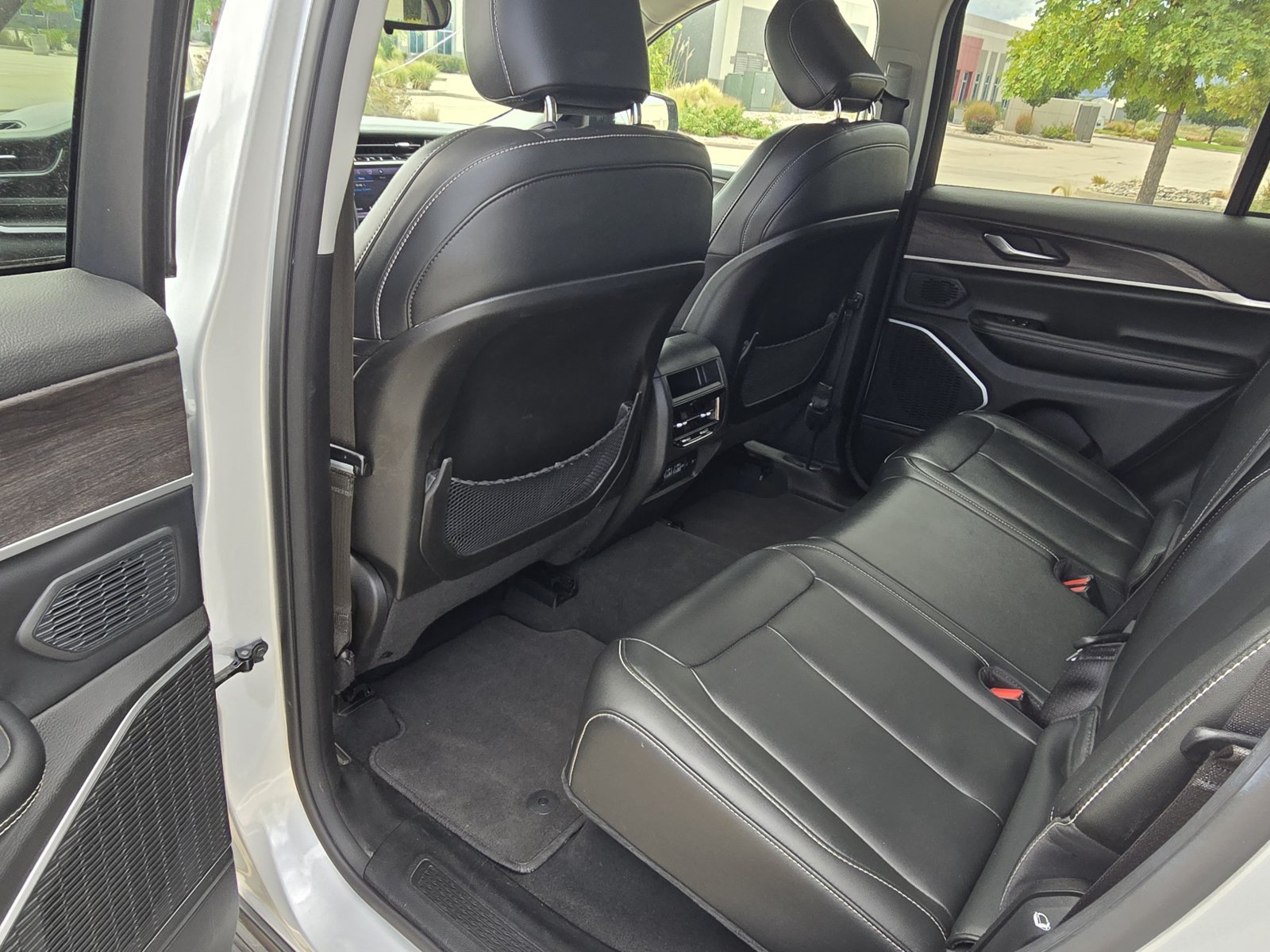Used 2023 Jeep Grand Cherokee 4WD 4xe image 14
