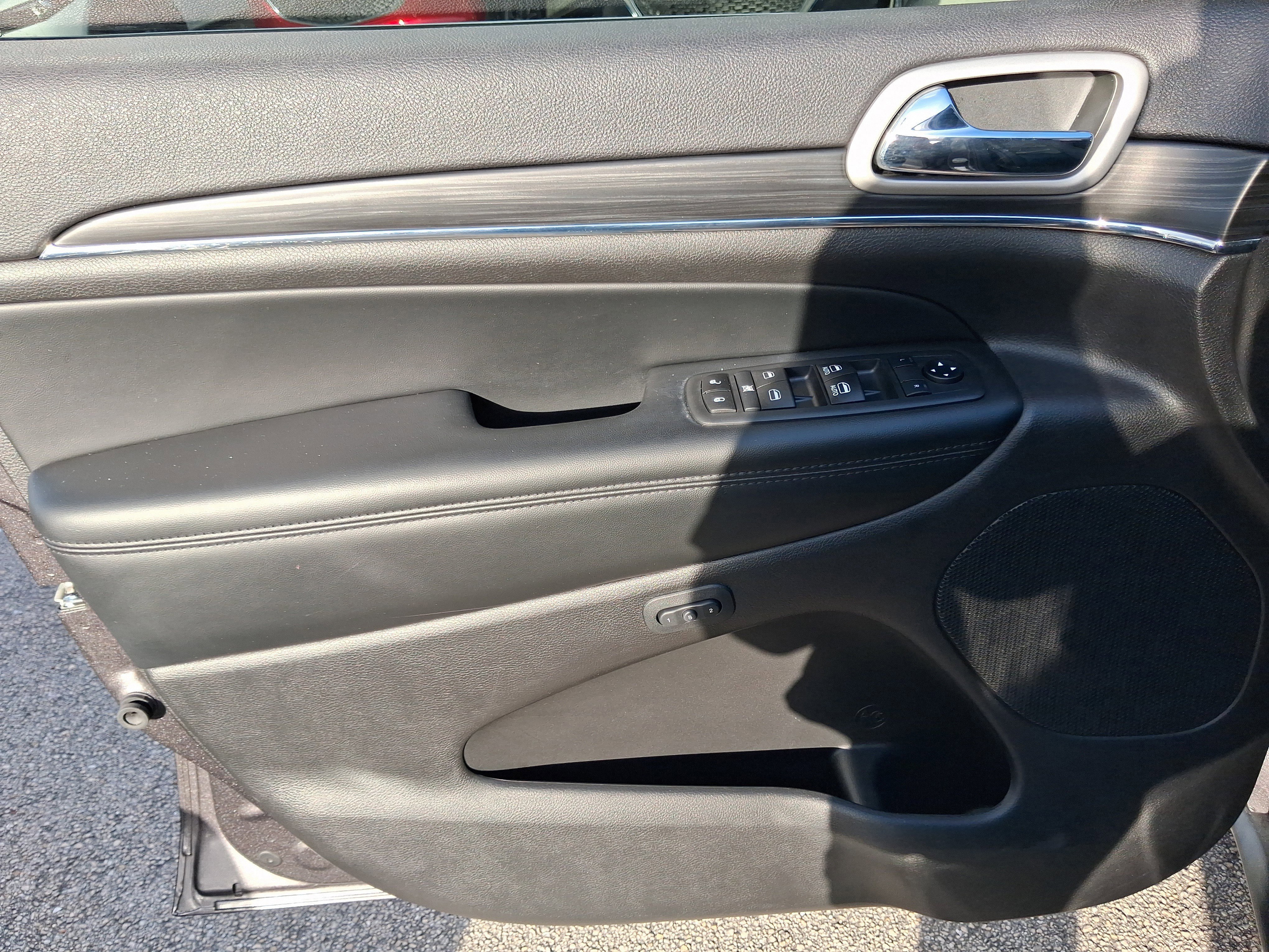 Used 2020 Jeep Grand Cherokee Limited w/ Premium Lighting Group image 13
