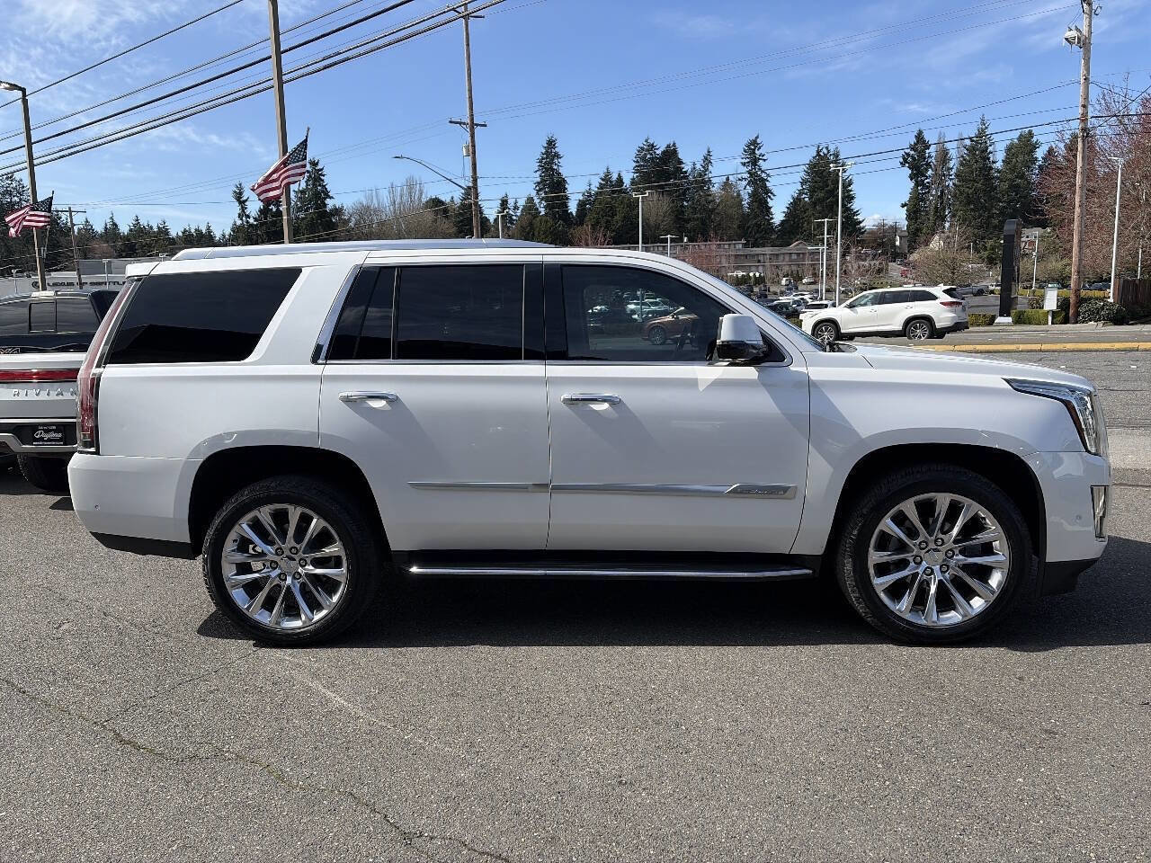 Used 2018 Cadillac Escalade Luxury AWD/4WD image 11