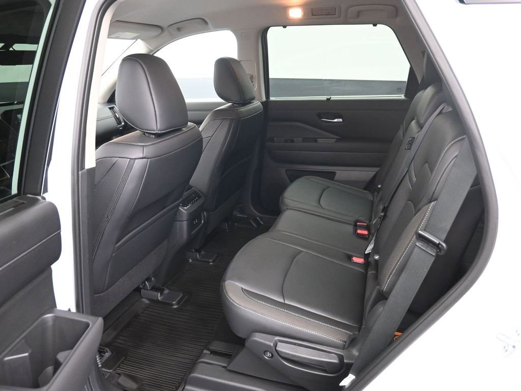 Used 2025 Nissan Pathfinder SL w/ Black Appearance Package AWD/4WD image 10