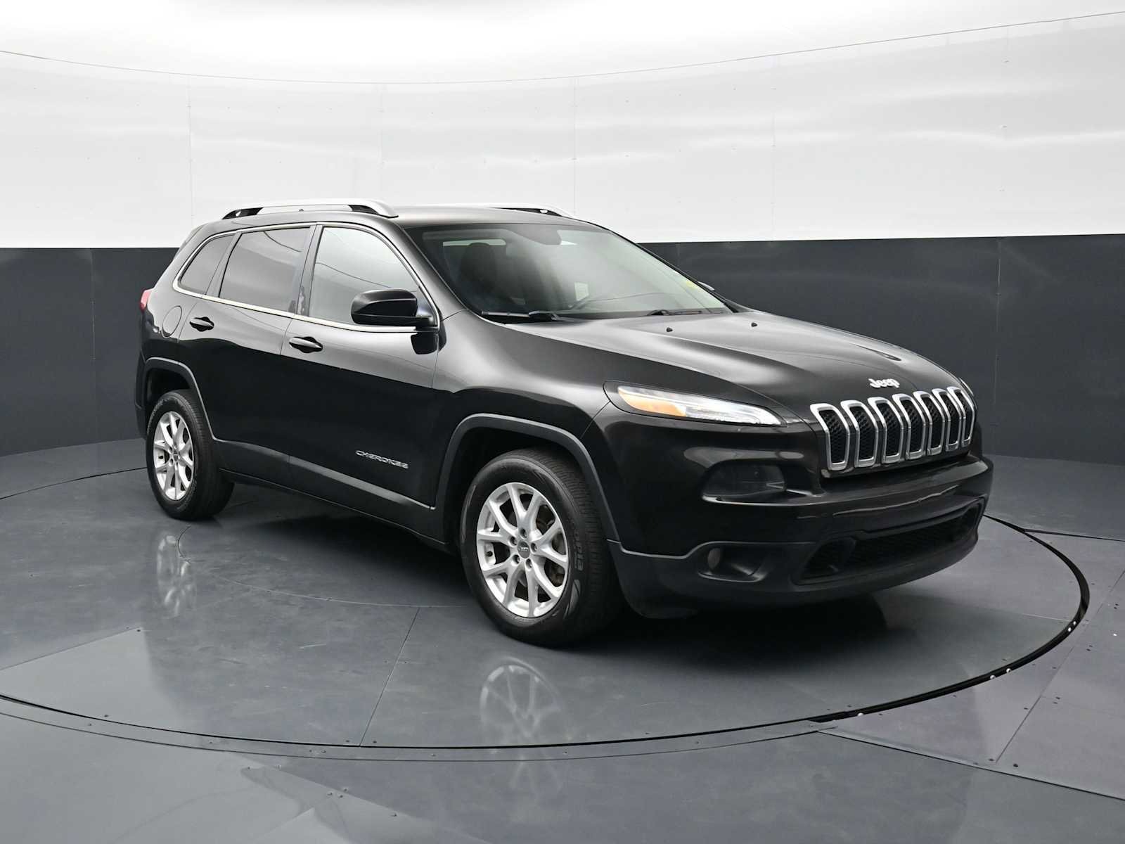 Used 2014 Jeep Cherokee Latitude image 2