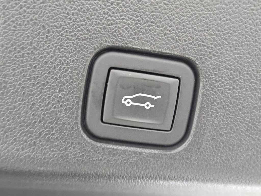 Used 2024 Chevrolet Traverse LT AWD/4WD image 16