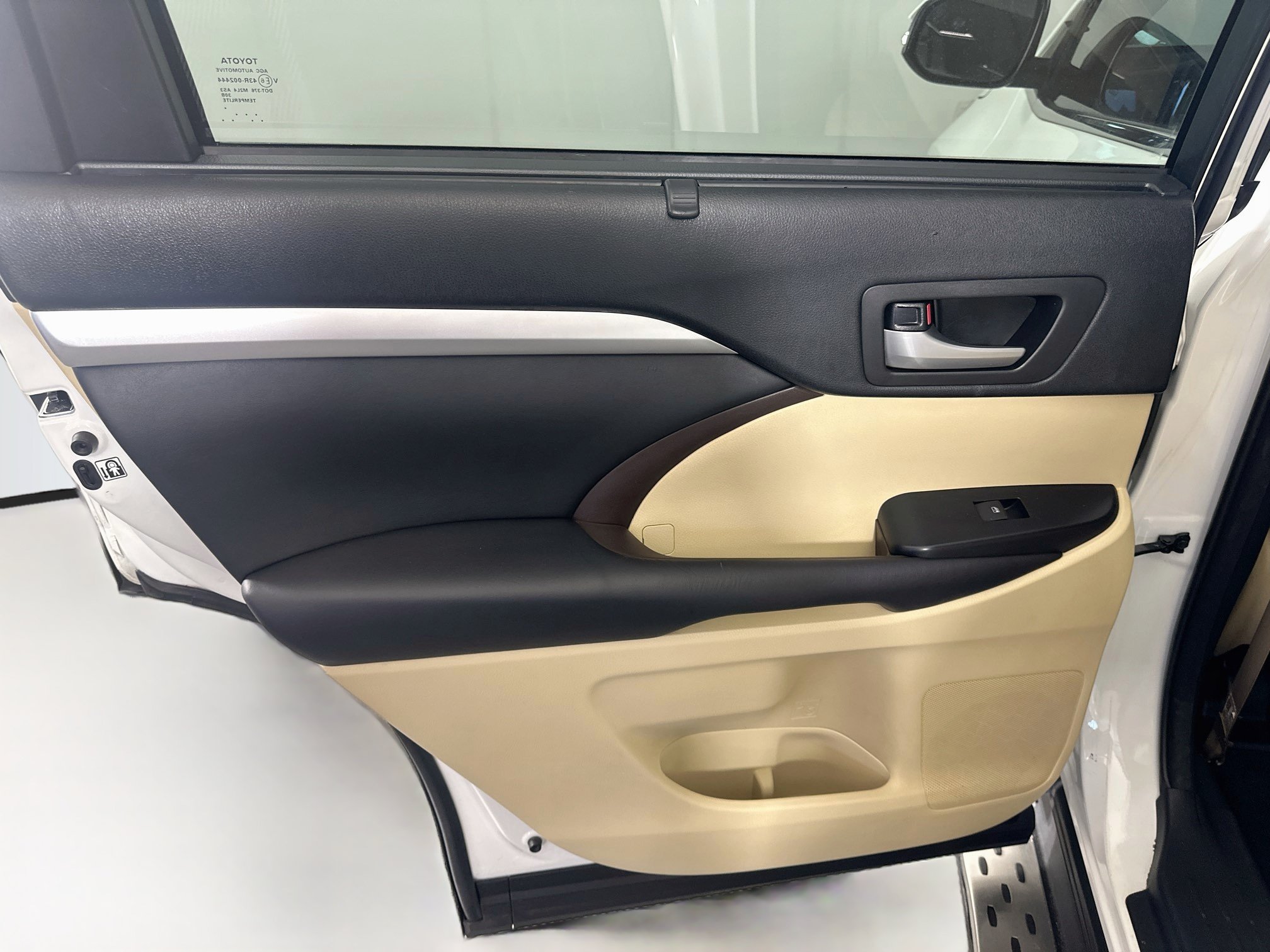 Used 2018 Toyota Highlander XLE FWD image 27