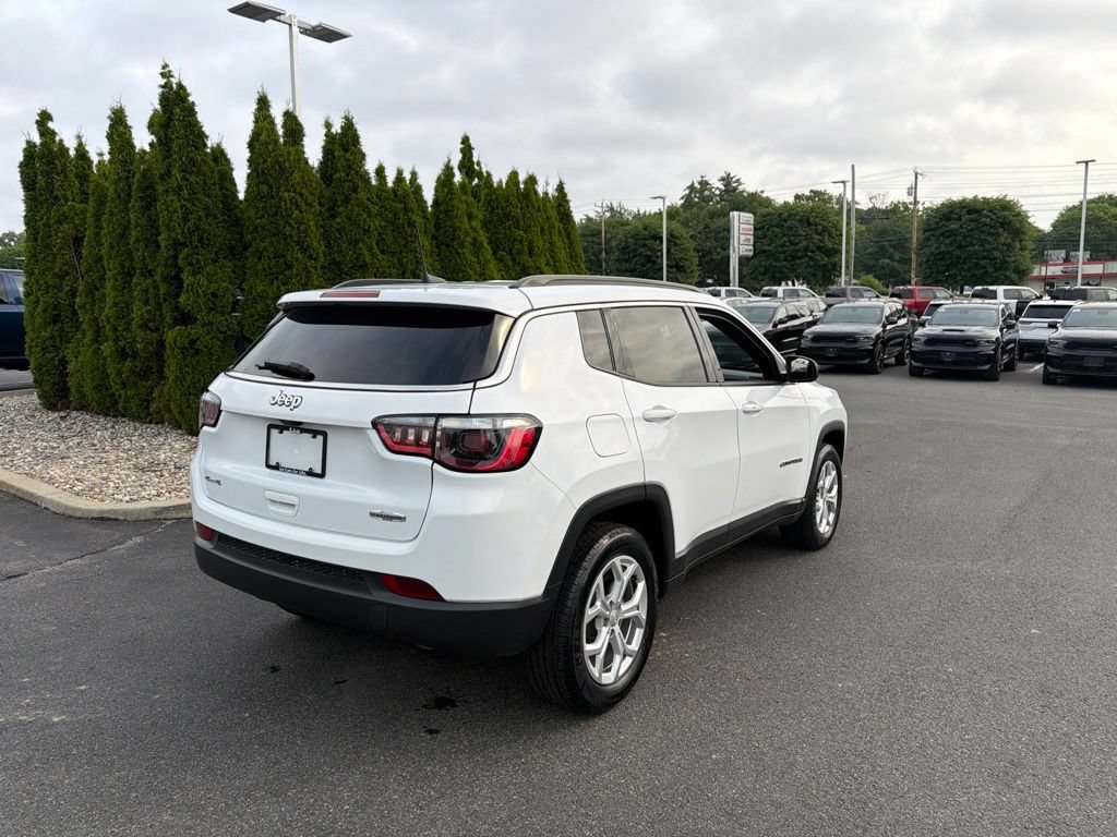 Used 2024 Jeep Compass Latitude AWD/4WD image 3