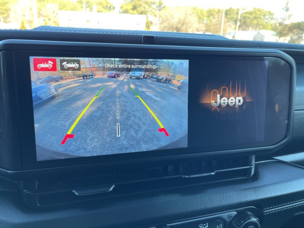 Used 2024 Jeep Wrangler Unlimited Sahara w/ Technology Group image 11