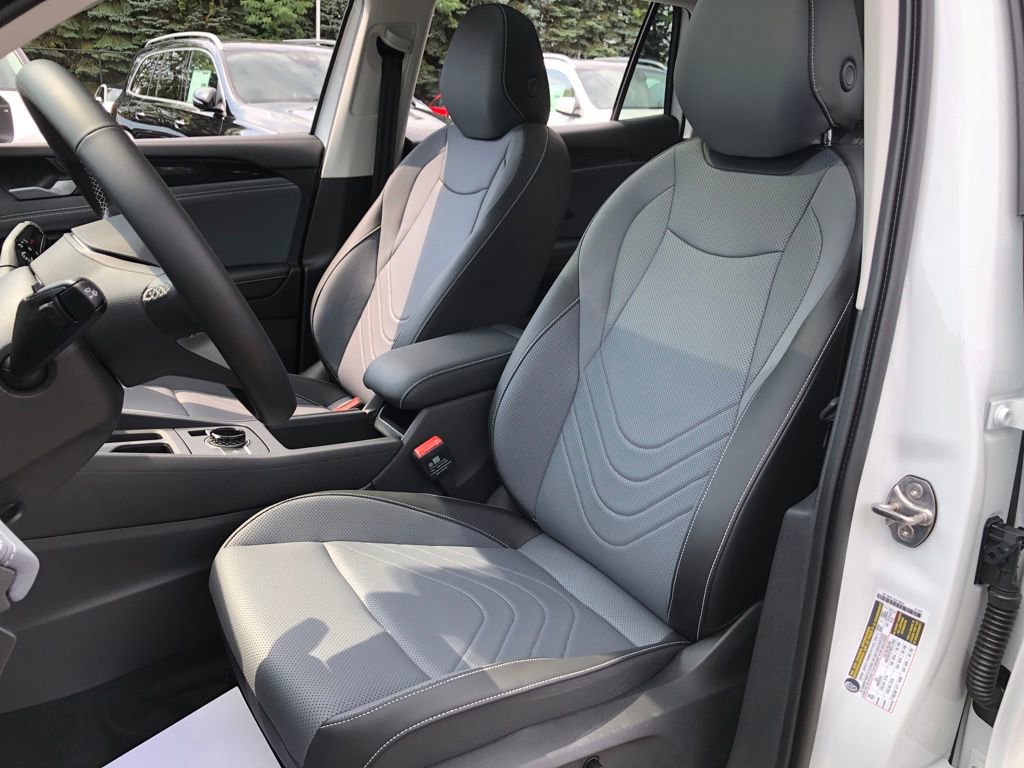 Used 2025 Volkswagen Tiguan SE w/ Panoramic Sunroof Package image 28