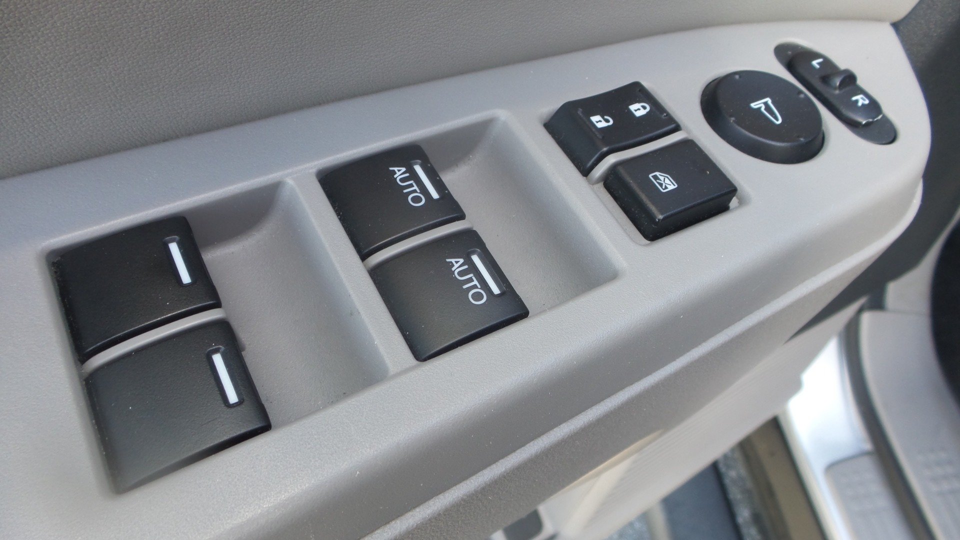 Used 2010 Honda Pilot Touring image 22