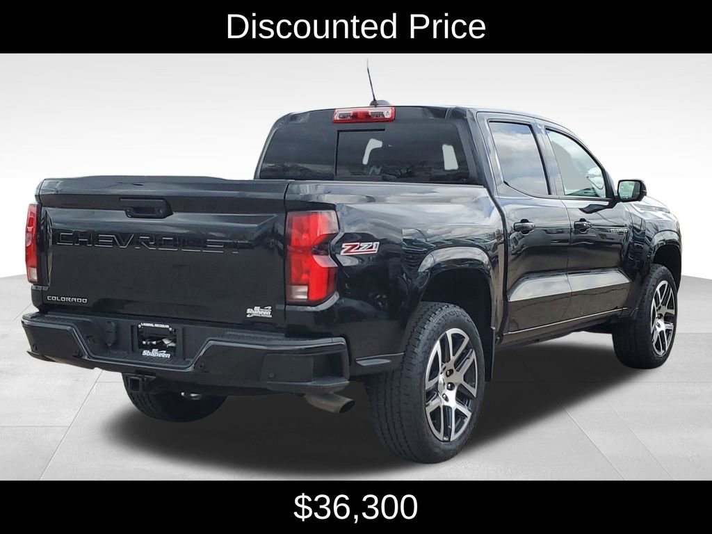 Used 2023 Chevrolet Colorado Z71 w/ Z71 Convenience Package 2 AWD/4WD image 3