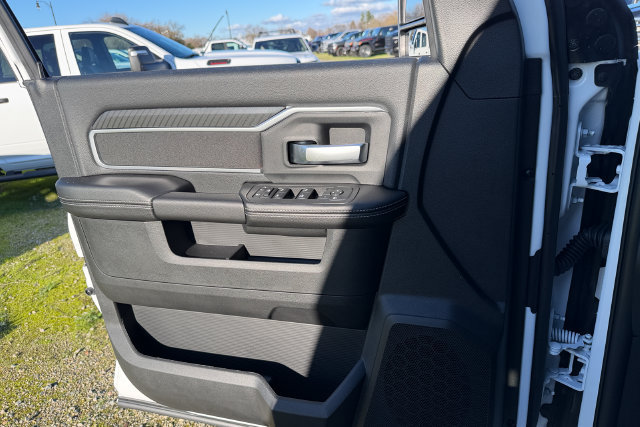 New 2026 RAM 3500 Big Horn AWD/4WD image 16