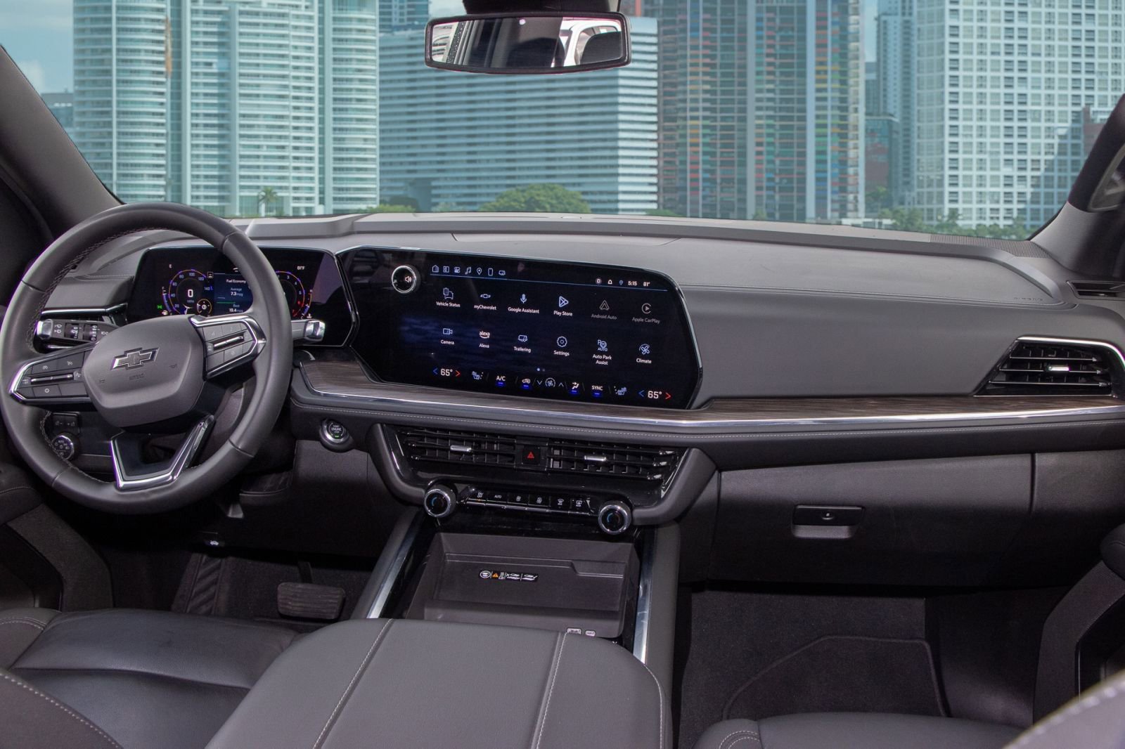 Used 2025 Chevrolet Suburban Z71 image 20