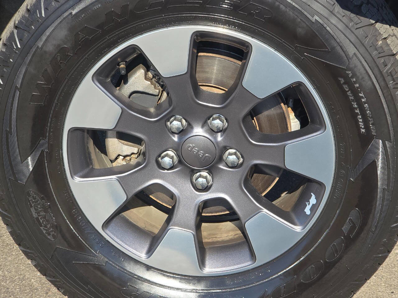 Used 2018 Jeep Wrangler Unlimited Sahara image 11