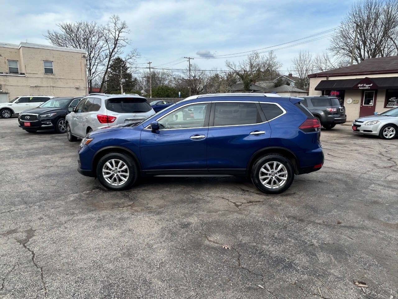Used 2018 Nissan Rogue SV image 4