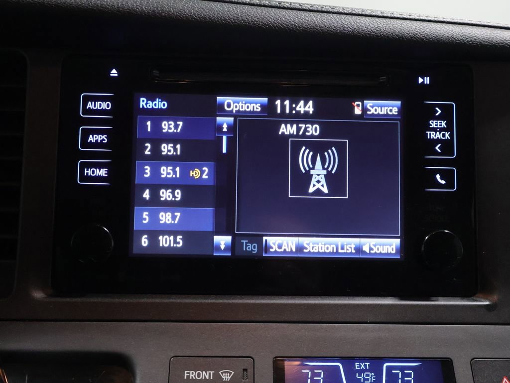 Used 2017 Toyota Sienna XLE image 29