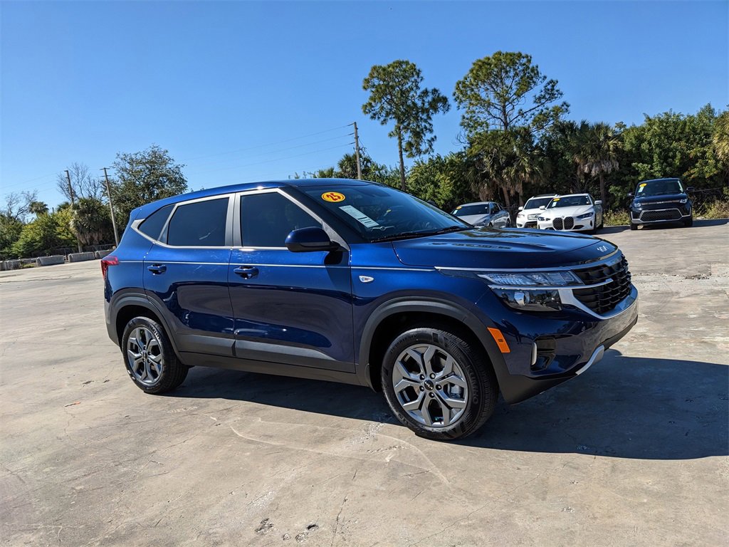 Certified 2025 Kia Seltos LX image 3