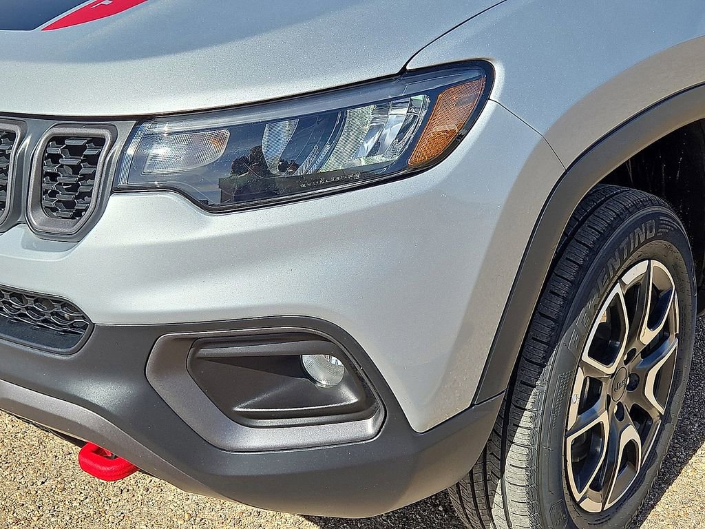 Used 2024 Jeep Compass Trailhawk image 9