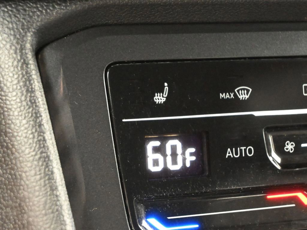 Used 2024 Volkswagen Tiguan SE image 12