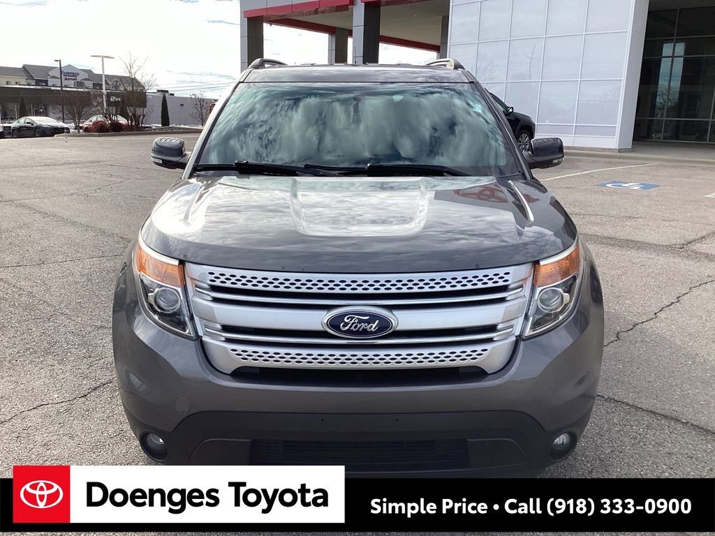 Used 2013 Ford Explorer XLT image 2