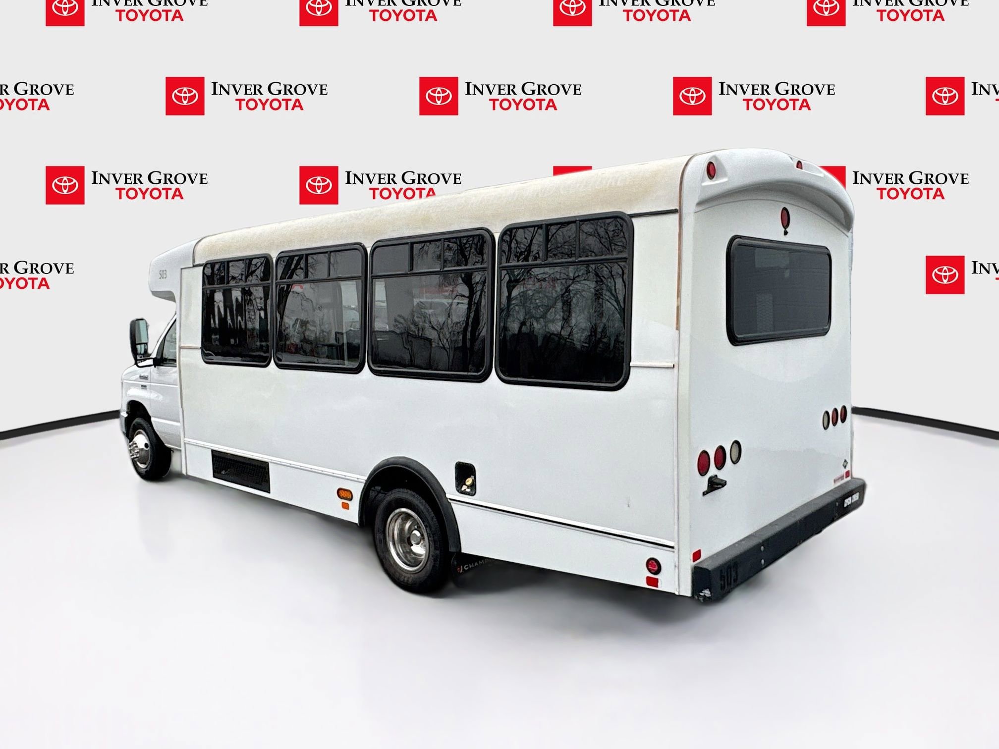 Used 2017 Ford E-450 and Econoline 450 Super Duty w/ Shuttle Bus Prep Package RWD image 5