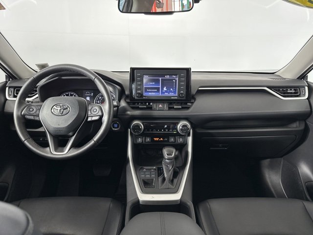 Used 2022 Toyota RAV4 XLE Premium image 11