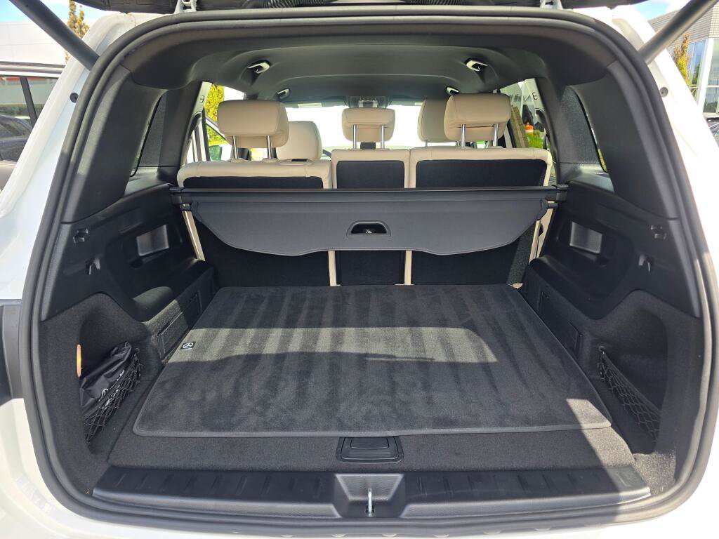 Used 2025 Mercedes-Benz GLB 250 4MATIC image 10