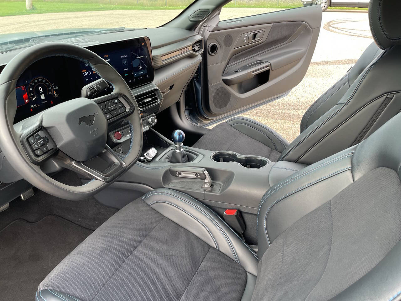 Used 2025 Ford Mustang Dark Horse RWD image 7