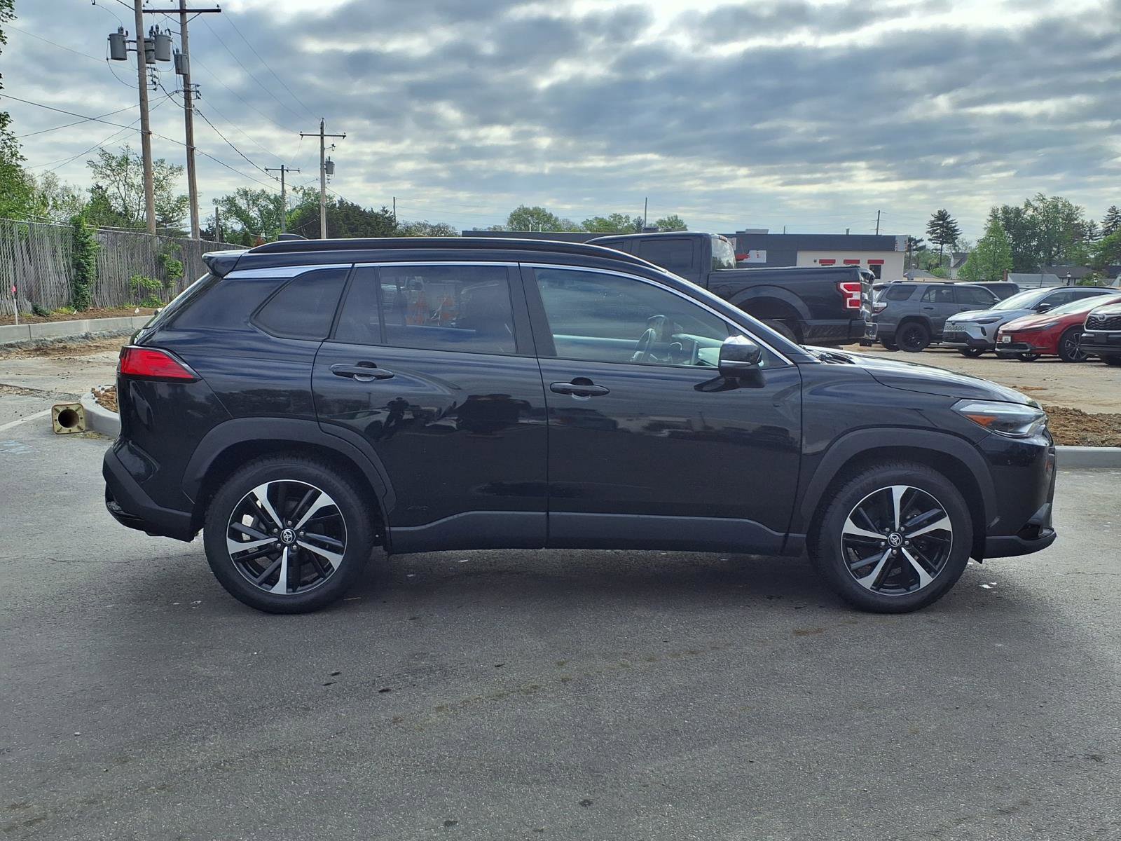Used 2023 Toyota Corolla Cross XSE w/ Convenience Package AWD/4WD image 2