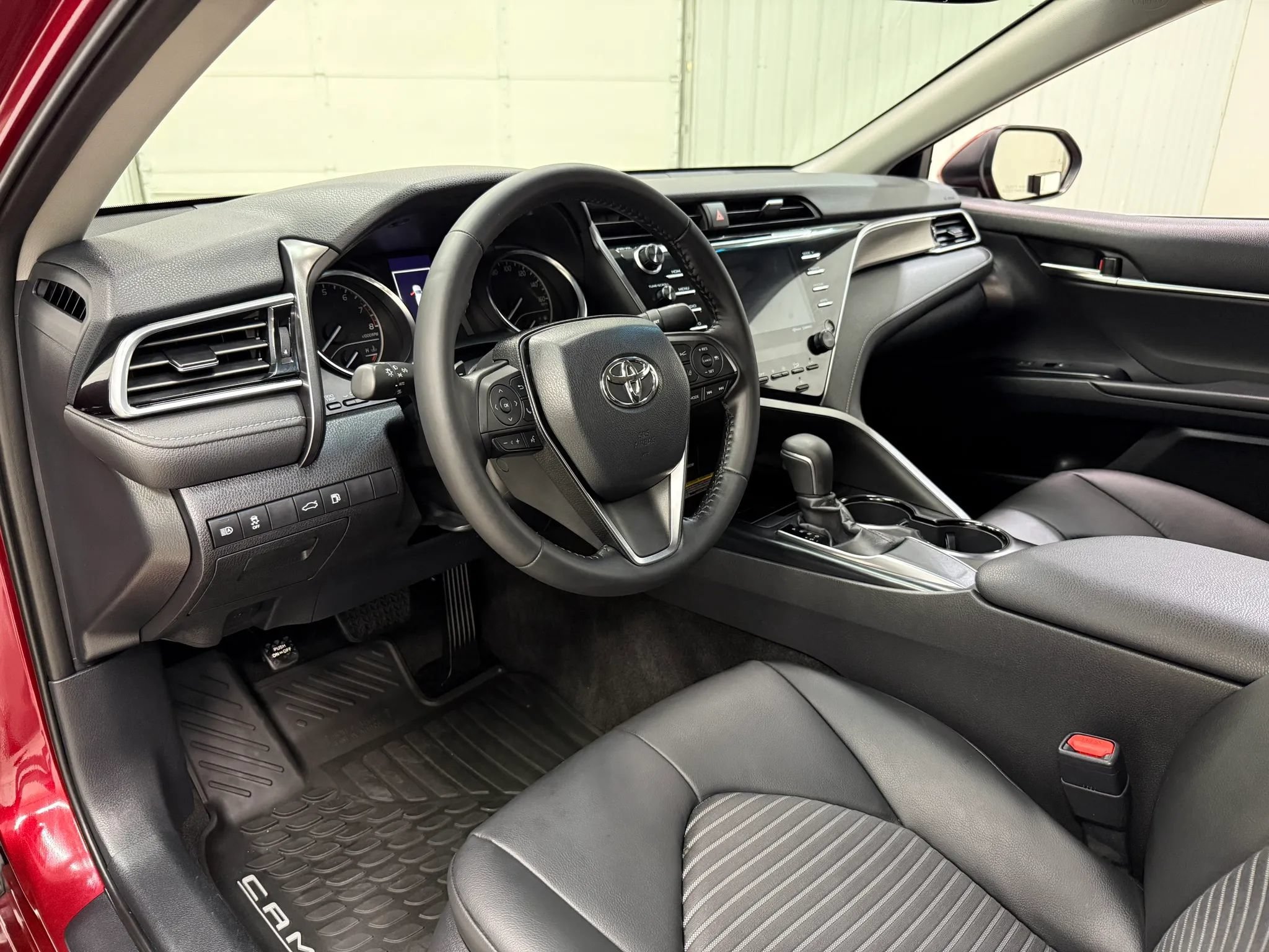 Used 2018 Toyota Camry SE w/ Audio Package FWD image 12