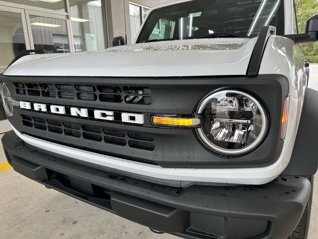 New 2025 Ford Bronco 4-Door AWD/4WD image 2