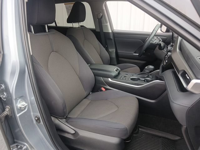 Used 2023 Toyota Highlander LE FWD image 26