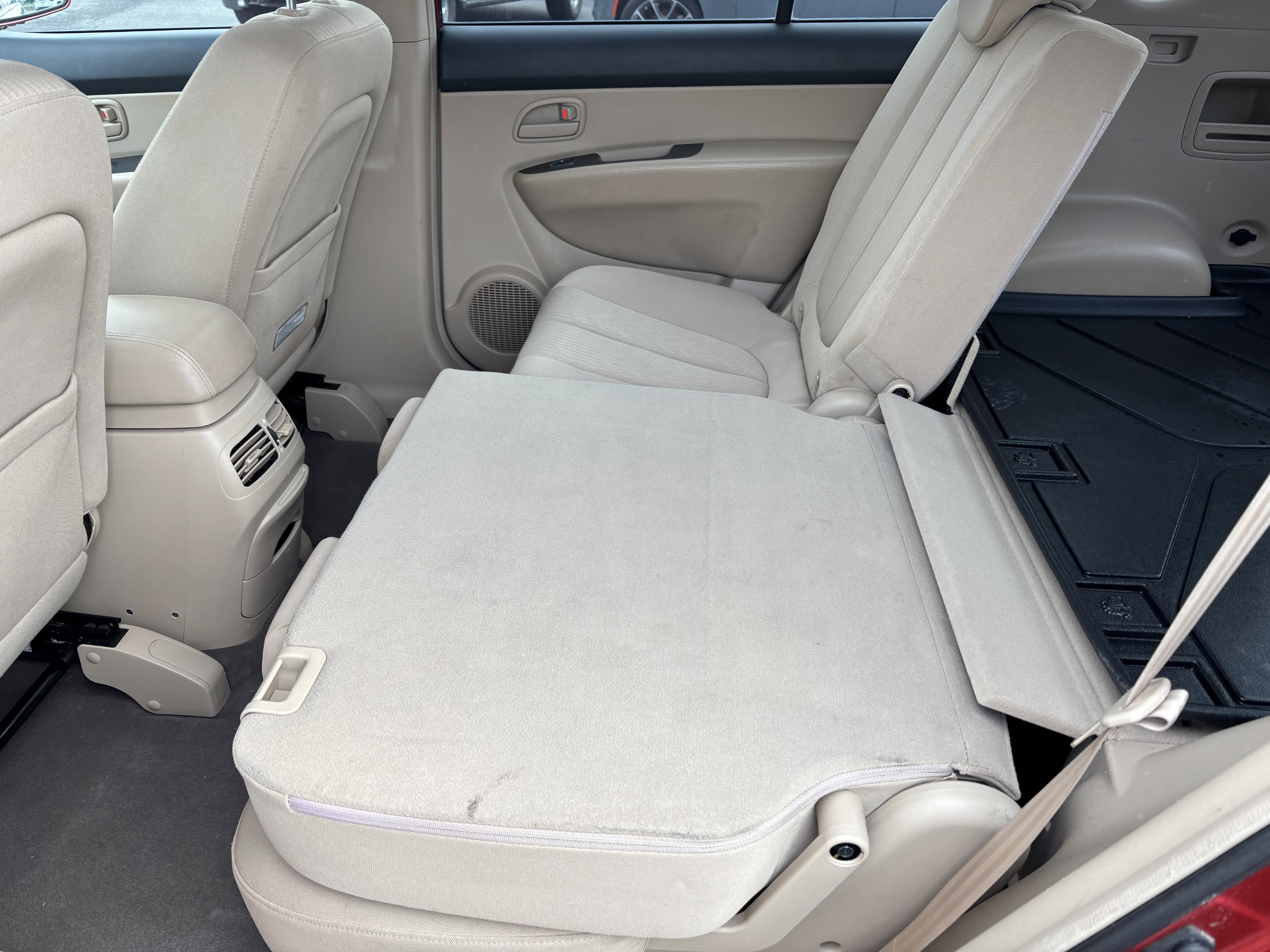 Used 2007 Kia Rondo LX w/ Convenience Pkg image 25